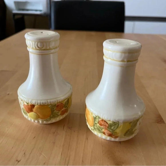 Vintage Vernon Ware by Metlox Della Robbia Poppytrail Salt & Pepper Set - Picture 4 of 9